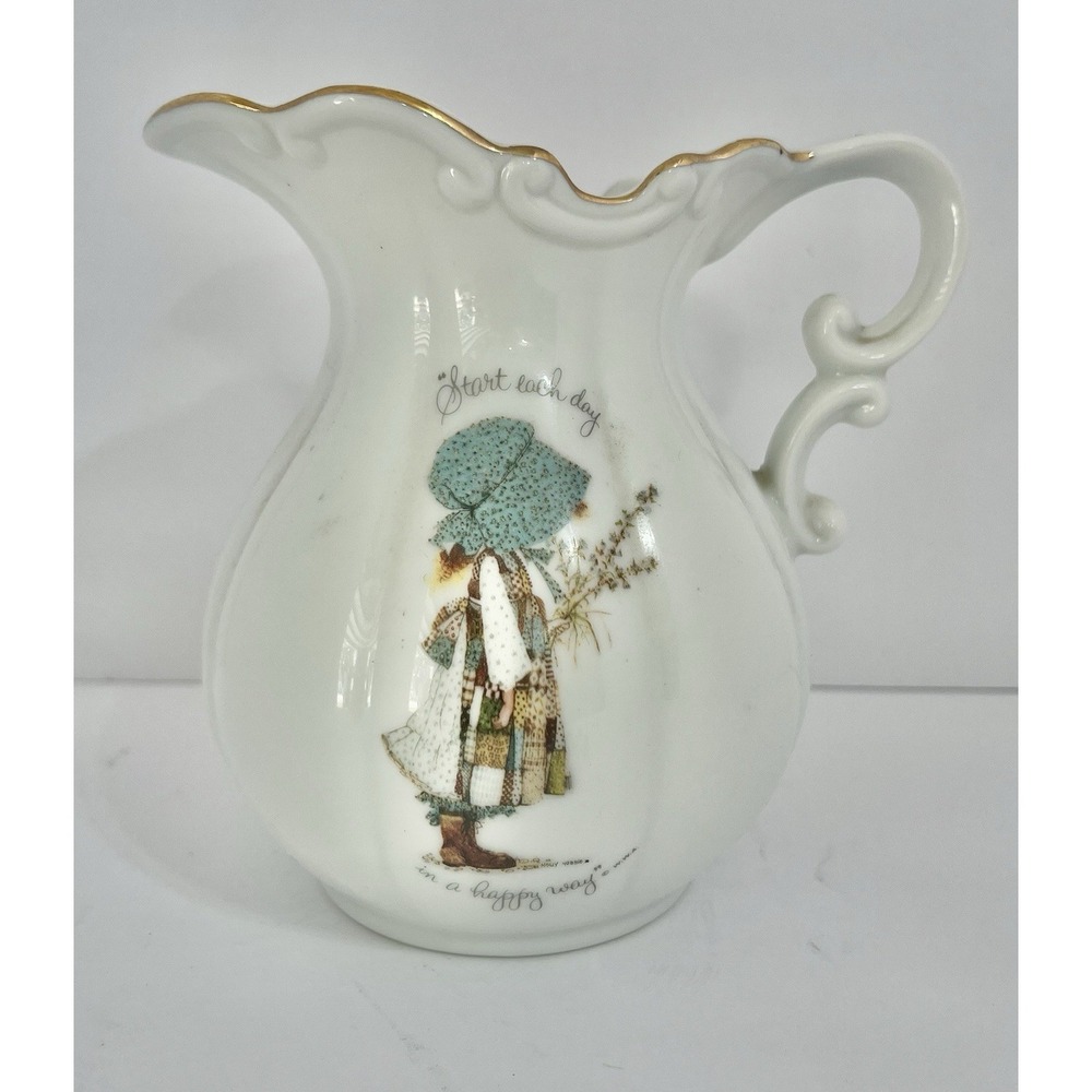 Holly Hobbie Porcelain Pitcher START EACH DAY IN A HAPPY WAY 1973 6"‎ Japan Vtg